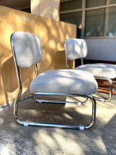 Charger l'image dans la galerie, Paire de fauteuils / Chauffeuses mid century en tissu bouclettes