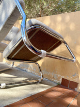 Charger l'image dans la galerie, Paire de fauteuils / Chauffeuses mid century en tissu bouclettes