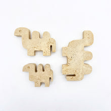 Load image into Gallery viewer, Family of 3 camels in travertine by Fratelli Mannelli