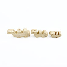 Load image into Gallery viewer, Family of 3 camels in travertine by Fratelli Mannelli