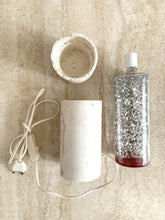 Charger l'image dans la galerie, Lampe paillettes vintage en travertin