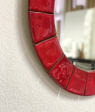 Charger l'image dans la galerie, Miroir artisanal vintage en céramique, 1970