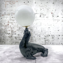 Charger l'image dans la galerie, Lampe otarie vintage XXL en céramique noire