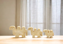 Load image into Gallery viewer, Family of 3 camels in travertine by Fratelli Mannelli