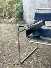 Load image into Gallery viewer, Wassily B3 armchair by Marcel Breuer