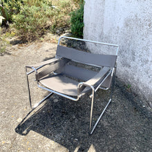 Load image into Gallery viewer, Wassily B3 armchair by Marcel Breuer