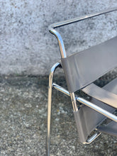 Load image into Gallery viewer, Wassily B3 armchair by Marcel Breuer