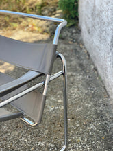 Load image into Gallery viewer, Wassily B3 armchair by Marcel Breuer