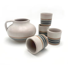 Charger l'image dans la galerie, Ensemble de 4 tasses & carafe vintage