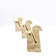 Load image into Gallery viewer, Family of 3 squirrels in travertine from Fratelli Mannelli