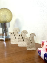 Load image into Gallery viewer, Family of 3 squirrels in travertine from Fratelli Mannelli