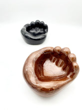 Load image into Gallery viewer, Brown hand-shaped pocket divider (black model sold)