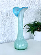 Load image into Gallery viewer, Murano glass vase in the shape of an arum flower