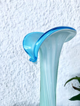 Load image into Gallery viewer, Murano glass vase in the shape of an arum flower