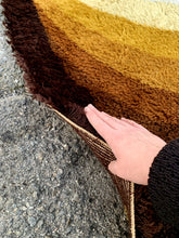 Charger l'image dans la galerie, Tapis vintage en laine