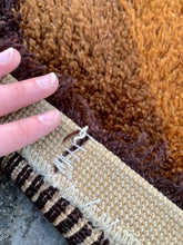Charger l'image dans la galerie, Tapis vintage en laine