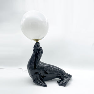 Lámpara vintage de león marino XXL de cerámica negra