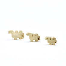 Load image into Gallery viewer, Family of 3 camels in travertine by Fratelli Mannelli