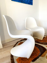 Cargar imagen en el visor de la galería, Silla Verner Panton, edición Vitra (3 disponibles)