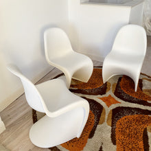 Cargar imagen en el visor de la galería, Silla Verner Panton, edición Vitra (3 disponibles)