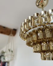 Charger l'image dans la galerie, Lustre en tubes de laiton des années 60, attribué à Sciolari