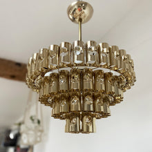 Charger l'image dans la galerie, Lustre en tubes de laiton des années 60, attribué à Sciolari