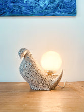 Charger l'image dans la galerie, Lampe oiseau "colombe" vintage en céramique mouchetée, 1970