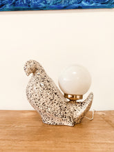 Charger l'image dans la galerie, Lampe oiseau "colombe" vintage en céramique mouchetée, 1970
