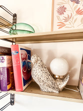 Charger l'image dans la galerie, Lampe oiseau "colombe" vintage en céramique mouchetée, 1970