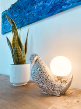 Charger l'image dans la galerie, Lampe oiseau "colombe" vintage en céramique mouchetée, 1970