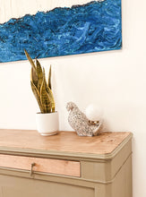 Charger l'image dans la galerie, Lampe oiseau "colombe" vintage en céramique mouchetée, 1970