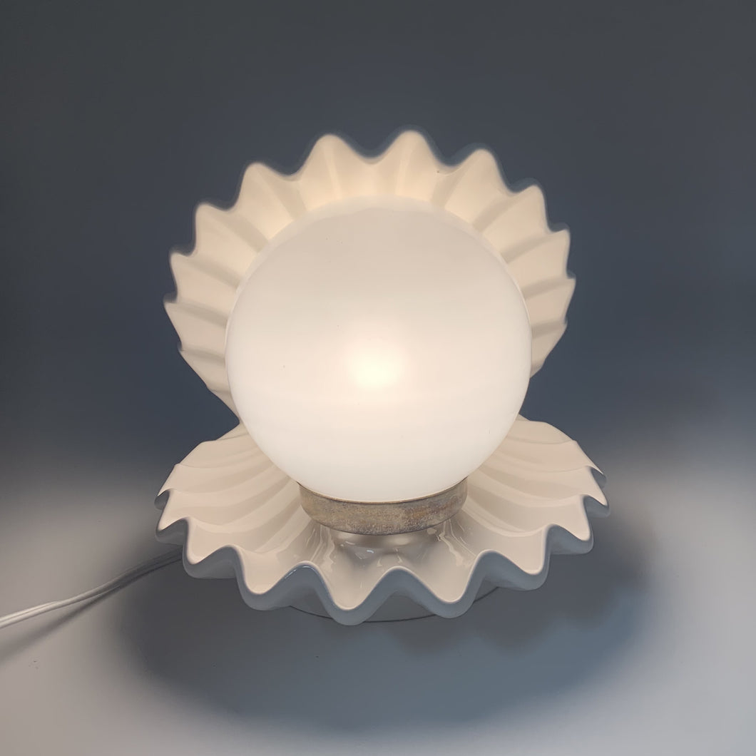 Lampe coquillage vintage en céramique blanche