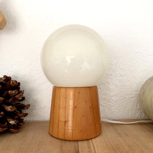 Lámpara con base de madera y globo, años 70