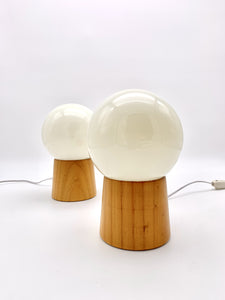 Lampe avec socle en bois et globe, années 70