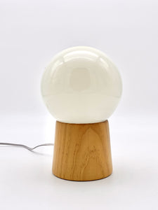 Lampe avec socle en bois et globe, années 70