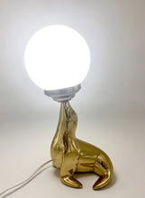 Load image into Gallery viewer, Lampe otarie vintage en laiton