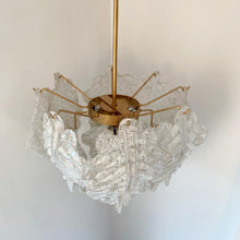 Load image into Gallery viewer, Chandelier in Murano glass leaves
