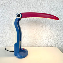 Cargar imagen en el visor de la galería, Lámpara tucán de los años 80, diseñador HT Huang