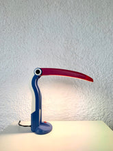 Cargar imagen en el visor de la galería, Lámpara tucán de los años 80, diseñador HT Huang
