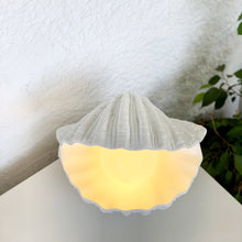 Load image into Gallery viewer, Shell lamp from the 80&#39;s