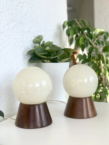 Pair of lamps with wooden bases and globe, 70s