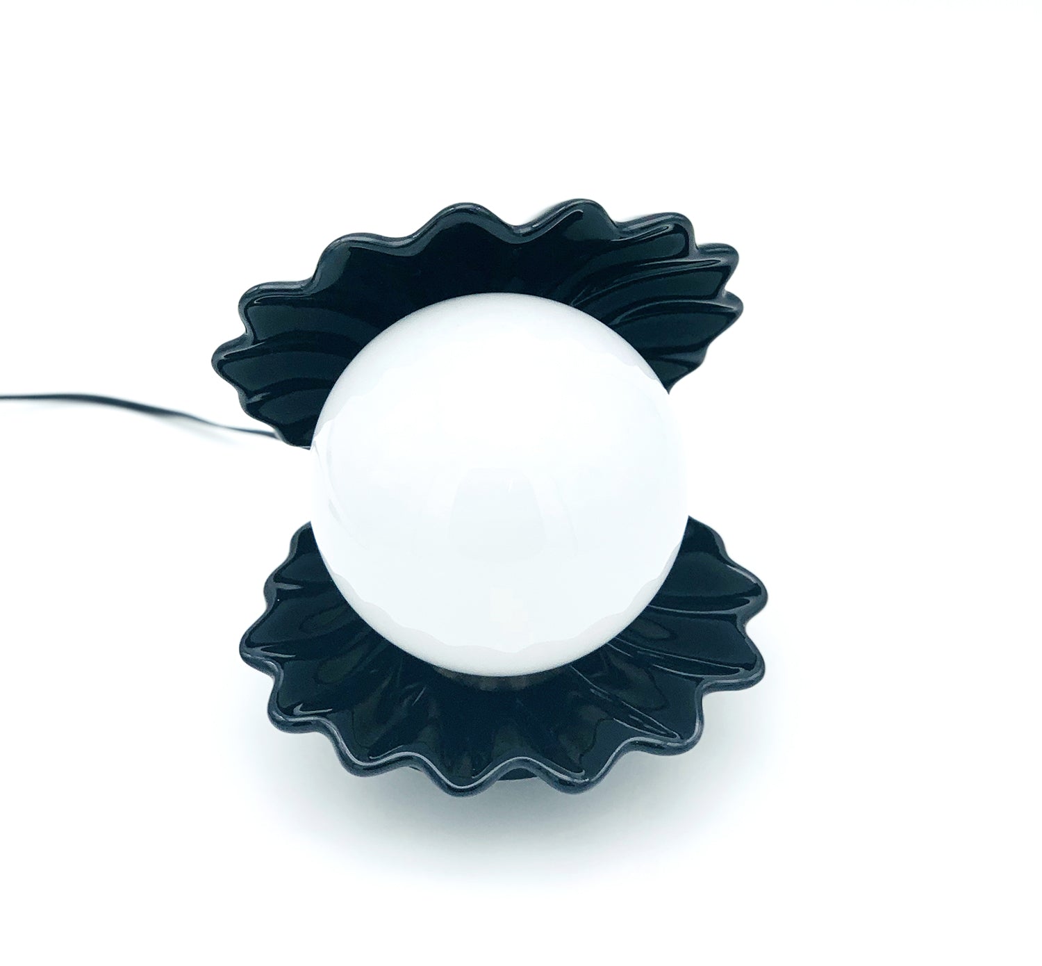 Lampe coquillage vintage en céramique blanche Lampe coquillage vintage en céramique blanche