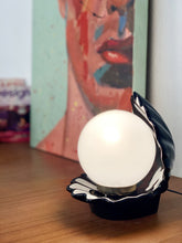 Load image into Gallery viewer, Vintage shell lamp