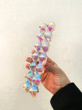 Cargar imagen en el visor de la galería, Un par de apliques de cristal iridiscentes de Kinkeldey