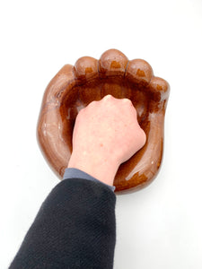 Divisor de bolsillo marrón con forma de mano (modelo negro vendido)