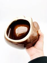 Cargar imagen en el visor de la galería, Divisor de bolsillo marrón con forma de mano (modelo negro vendido)