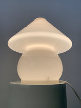 Cargar imagen en el visor de la galería, Lámpara &quot;hongo&quot; de cristal de los años 70 y 80