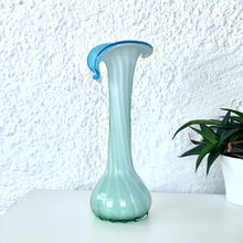 Load image into Gallery viewer, Murano glass vase in the shape of an arum flower