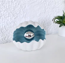 Load image into Gallery viewer, Ceramic shell lamp